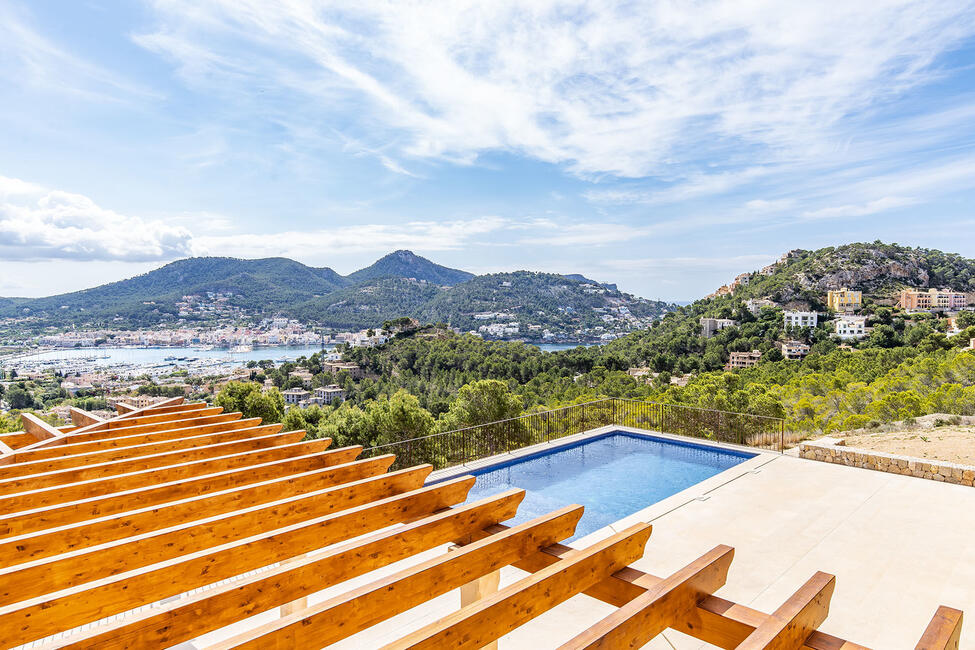 Elegante Neubau-Luxus- Finca mit Panoramameerblick in Puerto de Andratx