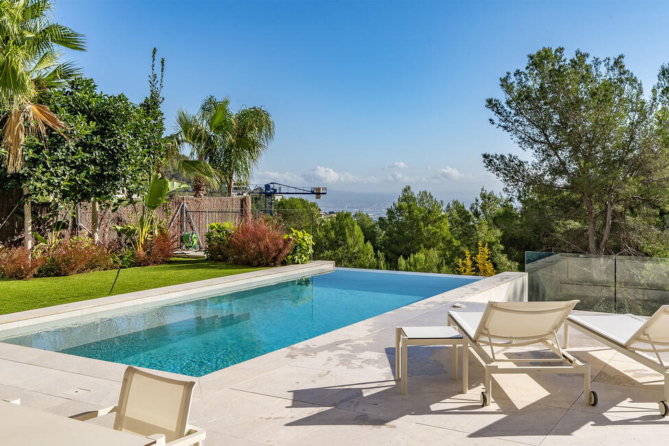 Wunderschöne Neubau-Villa mit Pool im exklusiven Stadtviertel Son Vida