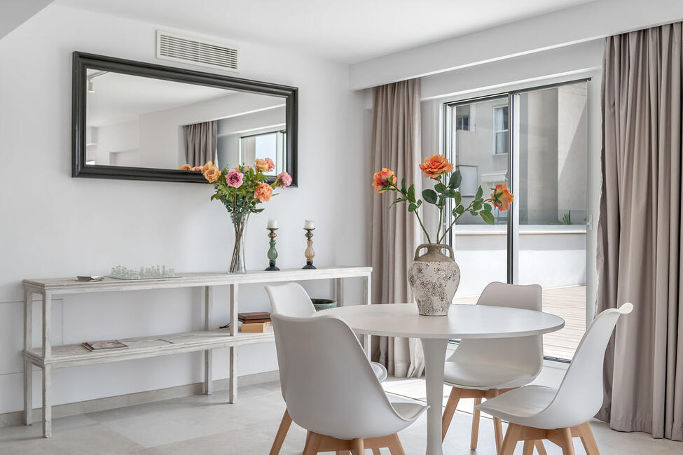 Stilvolles Penthouse mit grosser Dachterrasse und Meerblick in Sant Agusti
