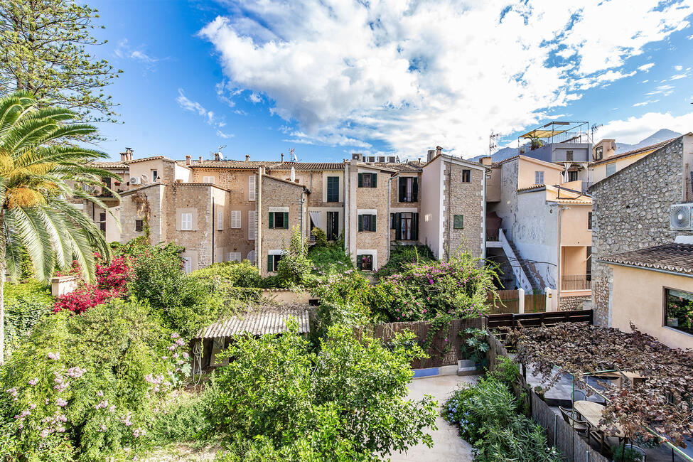 Modernes Neubau-Stadthaus mit Bergblick im Herzen von Sóller