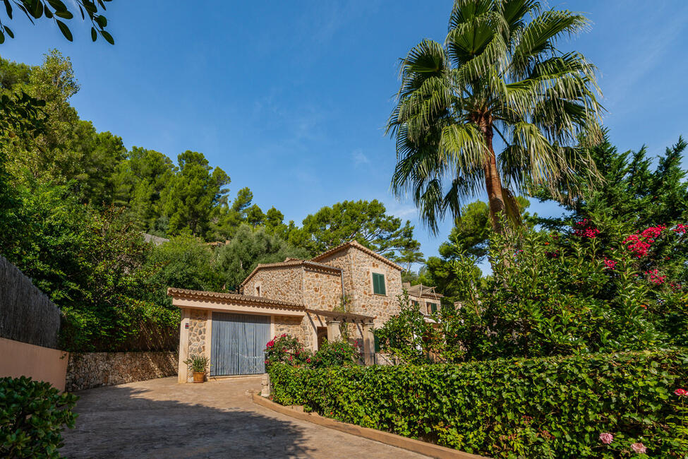 Rustikale Villa in 1. Meereslinie mit einzigartigem Meer- und Bergblick in Deia