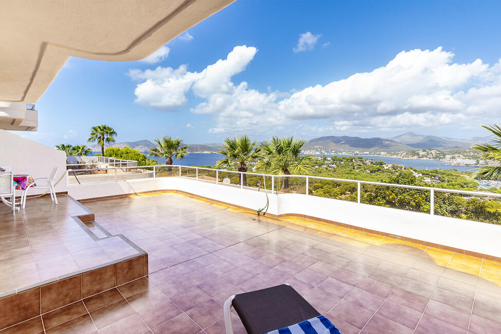 Attraktives Maisonette-Apartment mit fantastischem Meerblick in Santa Ponsa