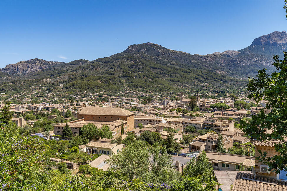 Modernes Neubau-Stadthaus mit Bergblick im Herzen von Sóller