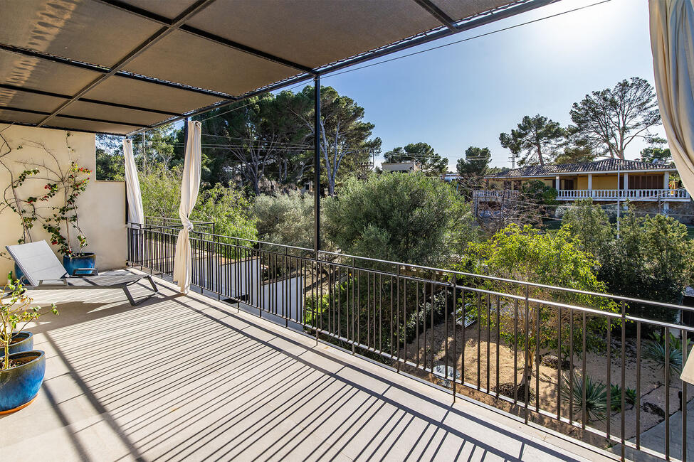 Attraktive Doppelhaushälfte mit Dachterrasse und Meerblick in Bahia Blava