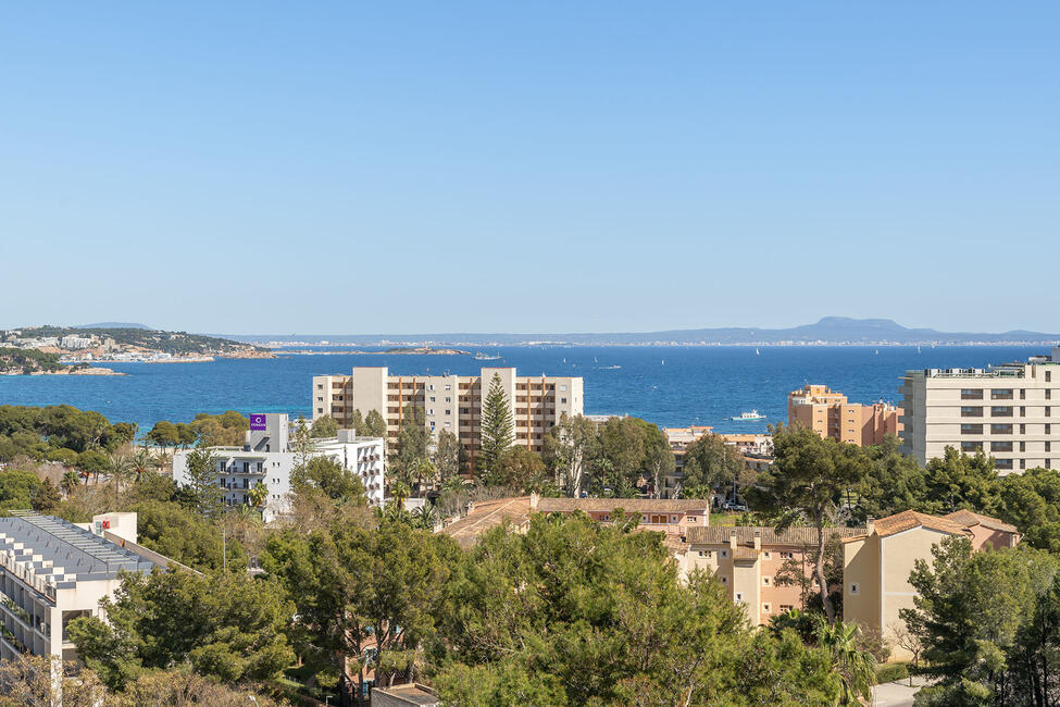 Atemberaubende Neubau-Villa mit Meerblick und Fahrstuhl in Palmanova