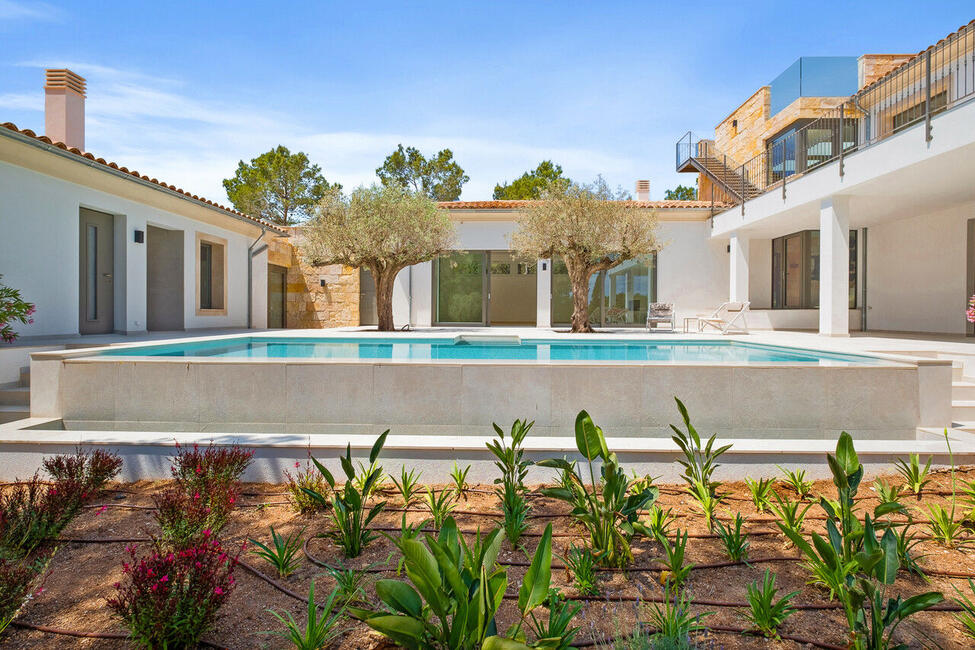 Hübsche Neubau-Villa mit Pool und Teilmeerblick in Sol de Mallorca