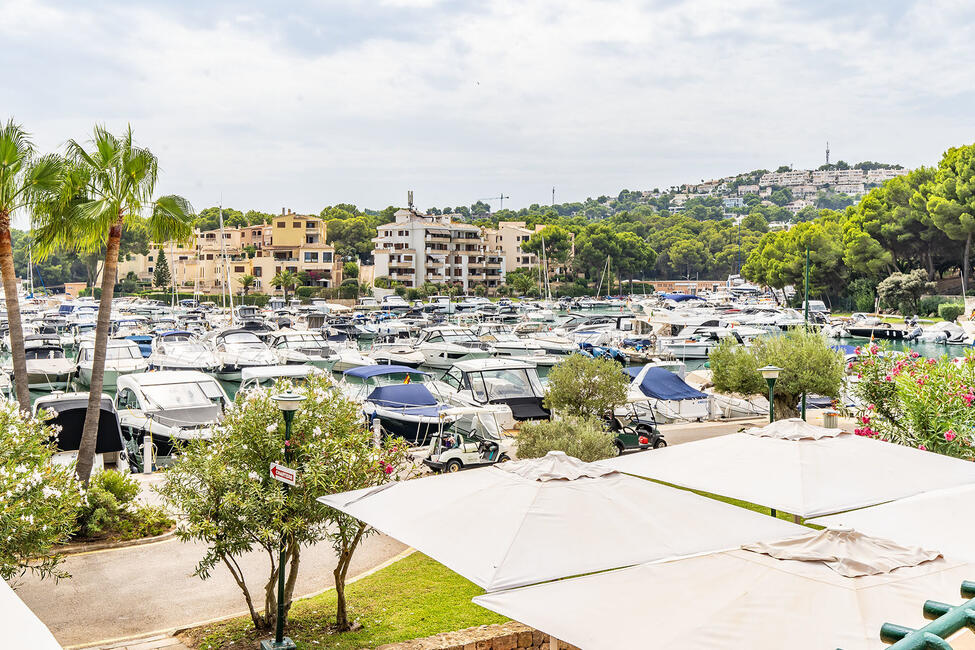 Attraktives Reiheneckhaus mit Gemeinschaftspool in Hafennähe in Santa Ponsa