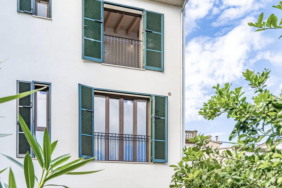 Modernes Neubau-Stadthaus mit Bergblick im Herzen von Sóller