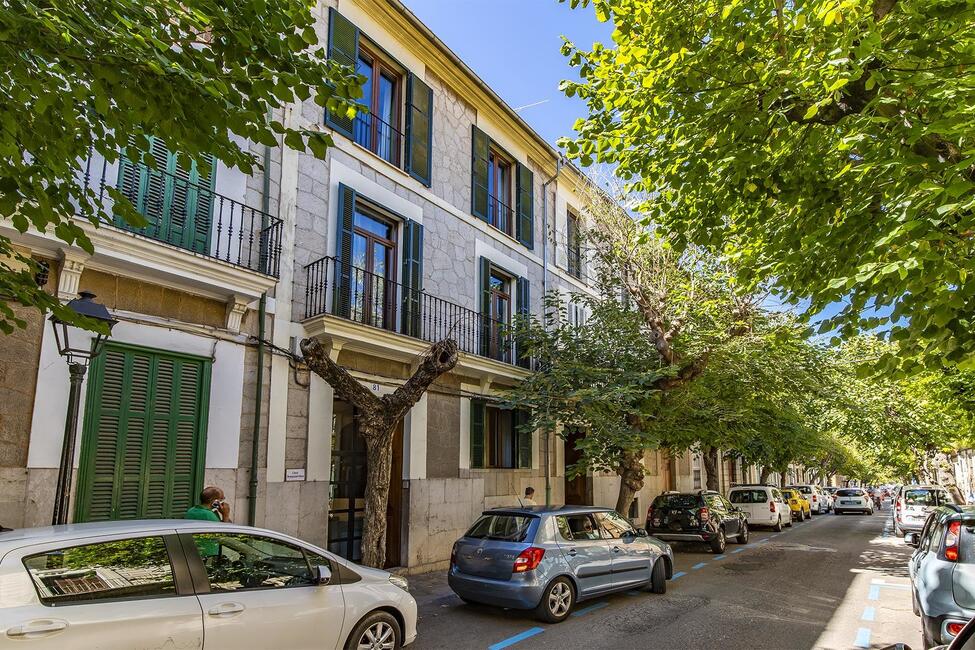 Modernes Neubau-Stadthaus mit Bergblick im Herzen von Sóller