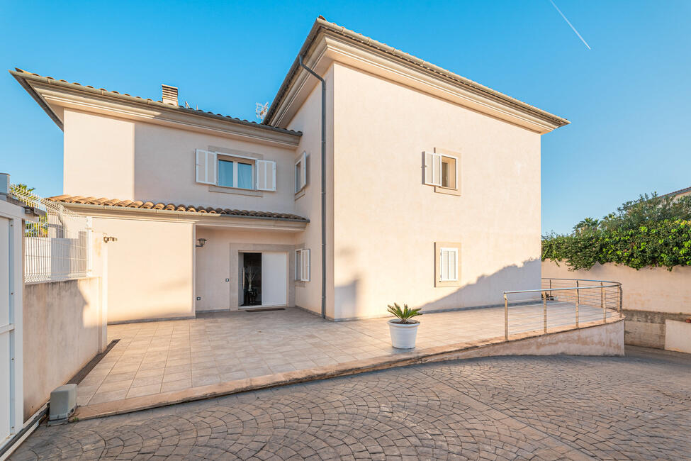 Moderne Villa mit Pool in Meeres- und Strandnähe in Sa Coma