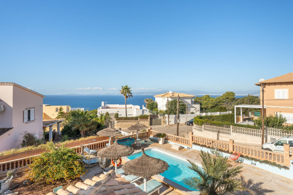 Mallorquinische Villa mit traumhaftem Meerblick und Ferienlizenz in Bahia Grande