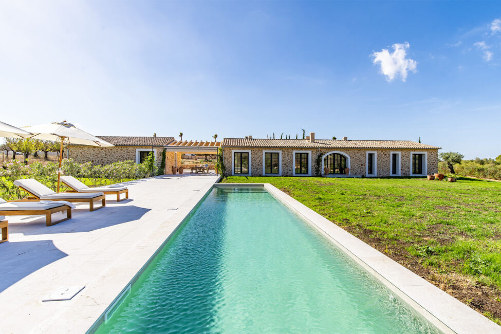 Ebenerdige Neubau-Finca mit Pool und traumhaftem Ausblick in Santa Maria del Cami