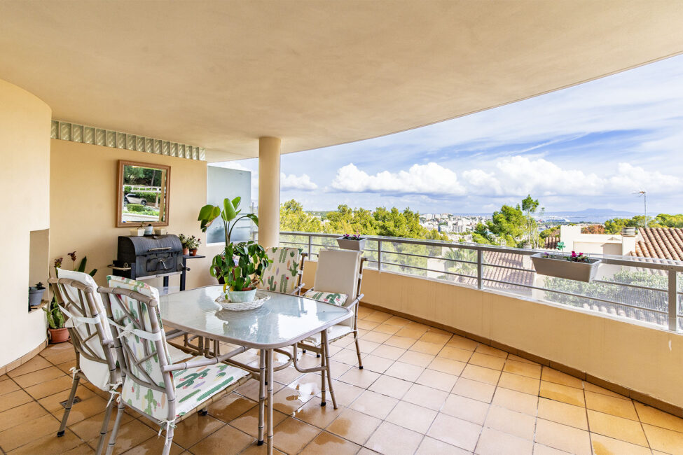 Schönes Apartment mit Meerblick in Golfplatznähe in Bendinat