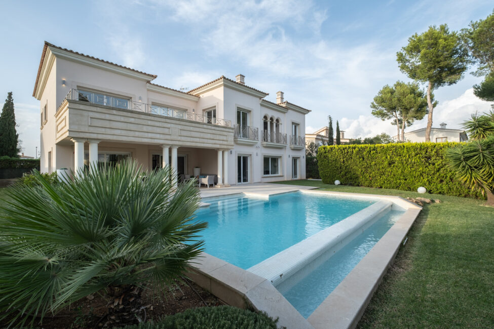 Imposante Villa mit Salzwasserpool und gepflegtem Aussenbereich in Santa Ponsa